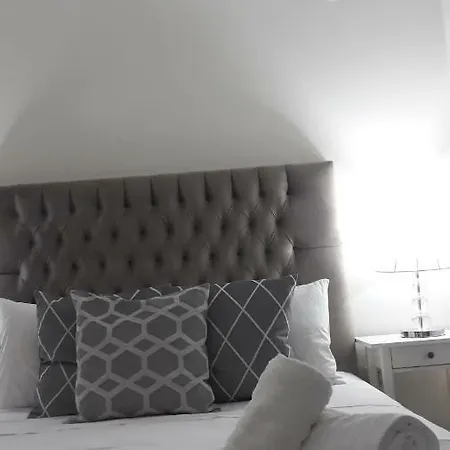 Delmar Apartment *